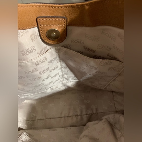 MICHAEL KORS TOTE - Picture 5 of 16